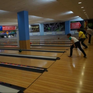 QubicaAMF 90 XLi bowling lanes with BES scoring system