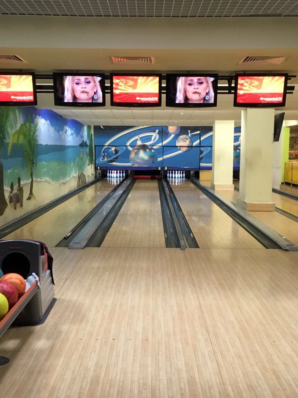 Used used bowling lanes for sale Bowling Brunswick GS-X lanes, with Vector scoring system