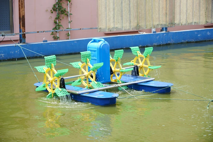 0.75 KW 4 impeller  paddle wheel aerator for fish pond/shrimp pond aquaculture machine aerators