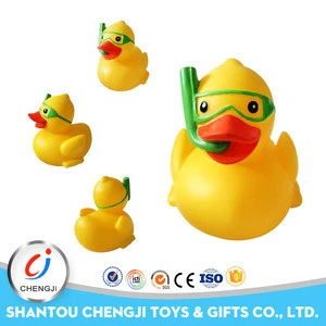 Custom factory price swimming bath toy bulk yellow rubber duck