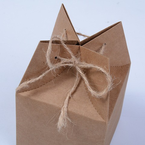 Customized unique design kraft brown paper candy gift box made with hemp rope