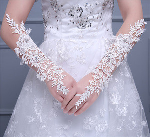 Chinese Style Red Lace Sequin Wedding Gloves Shot Fingerless Bride Gloves