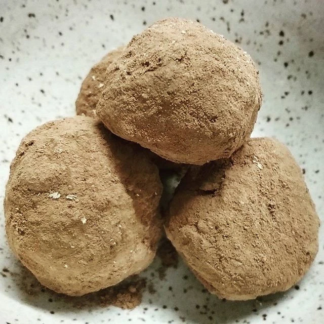 fresh truffles Younium Fresh Matsutake Mushroom Dried Truffle Truffles wholesale bulk organic High Quality lu Dry Fresh Black