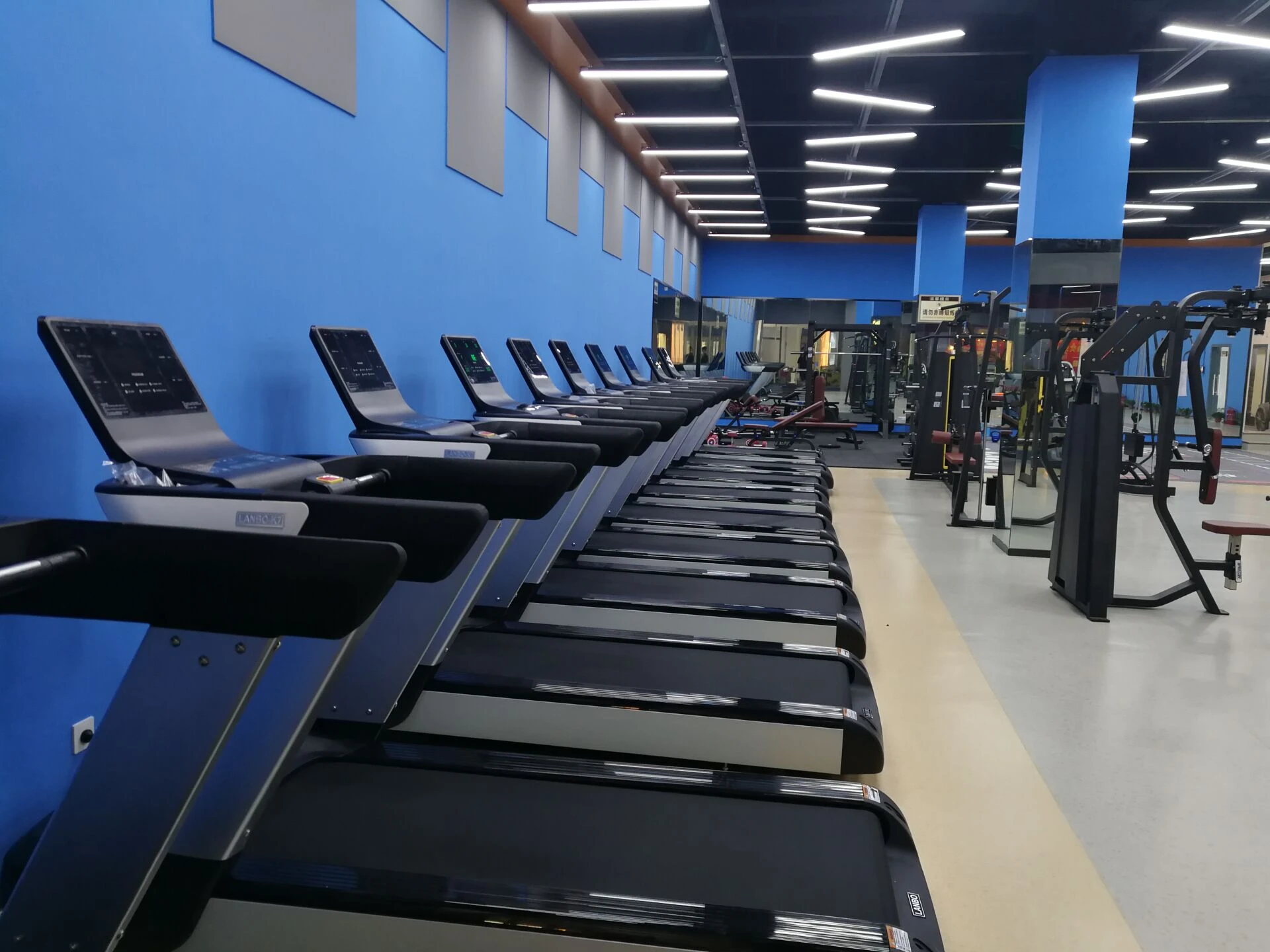 Shandong Dezhou Lanbo 18.5 TFT screen high quality commercial treadmill with aluminum alloy material/Running machine treadmill