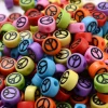 AR1260 Factory Direct 4*7mm 500g Peace Sign Acrylic Beads Round Flat Peace Symbol Loose Spacer Beads for Jewelry Making