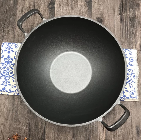Chinese Style Cast Iron Deep Construction Cast Iron Grilling Wok Pre Seasoned Heavy Duty Frying Pan with Flat Base