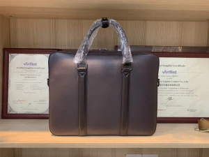 Customized Genuine Leather Briefcase High End Singaporean Leather Briefcase for Lawyer Personalized Business Laptop Bag