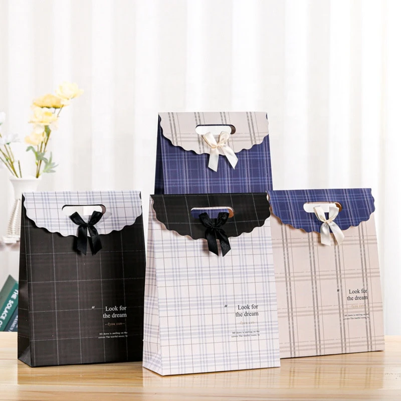 Personalized Custom Design Cartoon Flip Gift Hand Buckle Packaging Sticky Mouth Handbag Korean Literature Festival Paper Bag