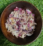 Red onion flakes