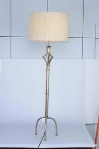 Chinese wholesale contemporary  white fabric shade metal frame tripod floor lamp for home hotel decoration