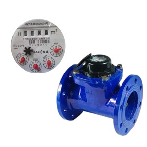 Intelligent water meter with wireless remote for measuring the volume of water flow
