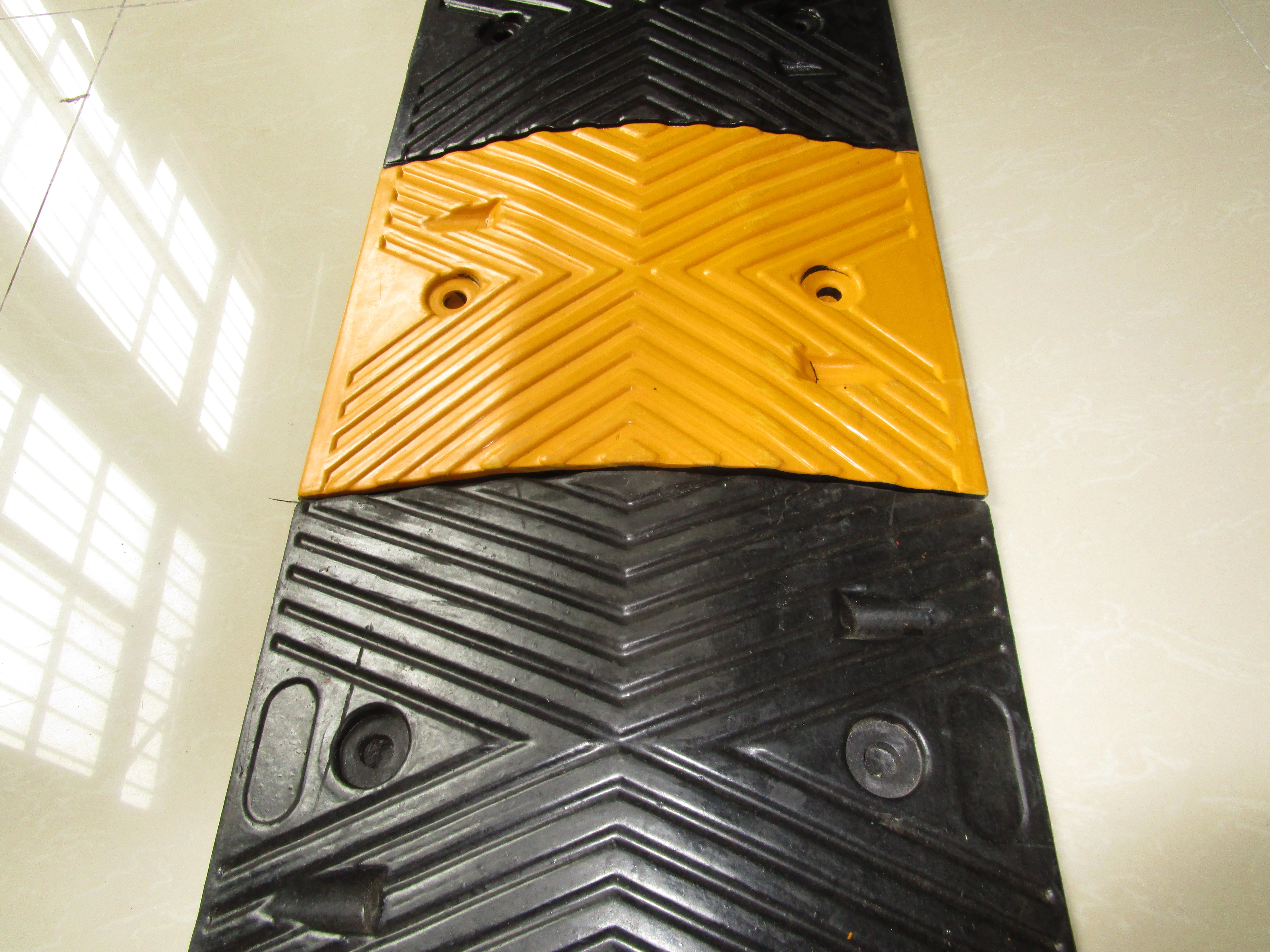 Manufacturer Cheap Price Rubber Speed Bumps for Sale
