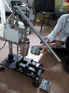 Small plastic injection molding machine