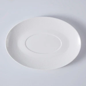 YAYU Nodic Fashionable private logo white glaze porcelain novelty gravy boat ceramic table mike sauce dispenser with saucer