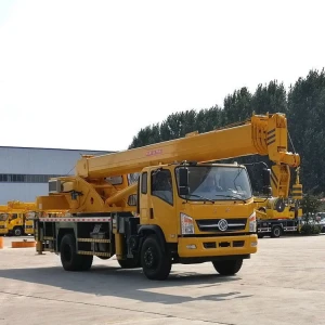 Hydraulic truck crane, dual use of oil and electricity