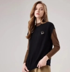 Women’s oversized cardigan sweater for winter