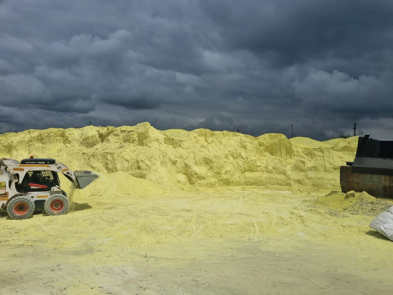 Coal, Chrome, Jadeite Stones, Sulphur Granules Etc from Filane