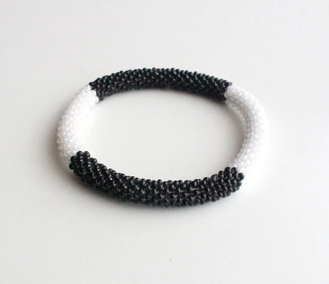 Abstract Black and White Beaded Glass Beads Bracelet