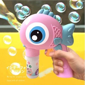 New children water blowing bubble automatic water feeding inertia big eye fish bubble gun toy