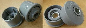 Plastic housed bearing, roller bearing, bearing for assembling roller