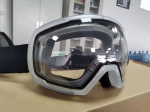 Protective safety goggles