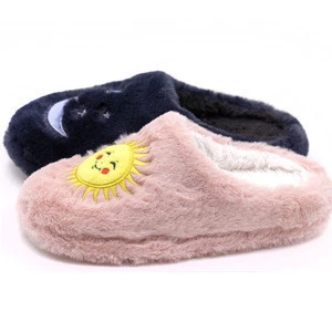 Customized cheap chinese sun moon pattern closed toe styles children slippers