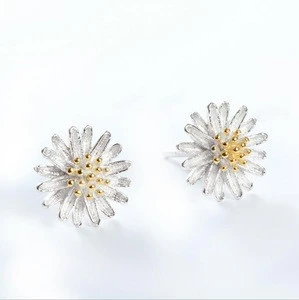 Fine jewelry 100% 925 Sterling Silver little Daisy earrings Free shipping