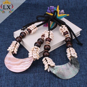 NLX-00083 wholesale black lip shell with large wood beads and cowrie shell necklace statement beach style