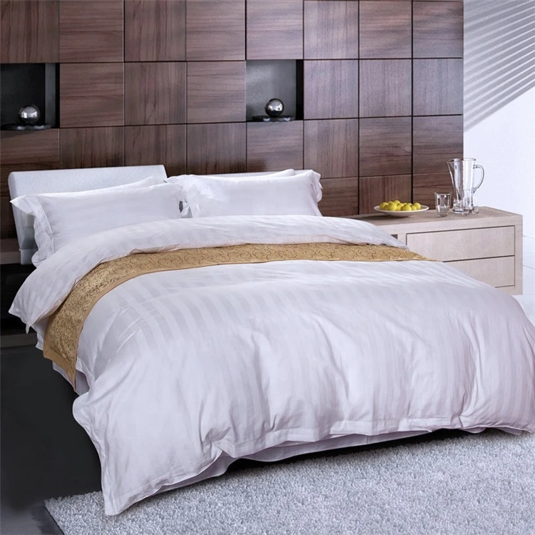 Polyester cotton white simple stripe design king size comforter hotel bedding set