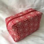 Popular Hot Sale Different Color Portable Light Woman Toiletry Kit