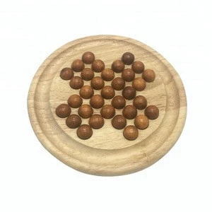 2020 hot small size round travel wooden solitaire board game