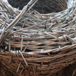Cheap galvanized double twist barbed wire price per roll/ wire 12x14 reverse twisted electro galvanized barbed fence