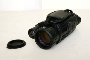 China Hotsale Distance from 5-200M zoom x5 Top quality USB jack CCD 5MP digital day and night night vision gun scope