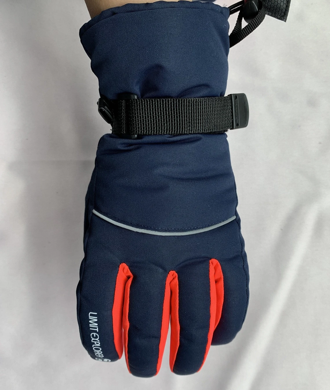 Fashionable cool winter ski/snowboarding water repellent ski gloves