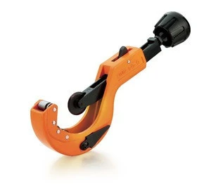 Metal hand tool, pipe cutter