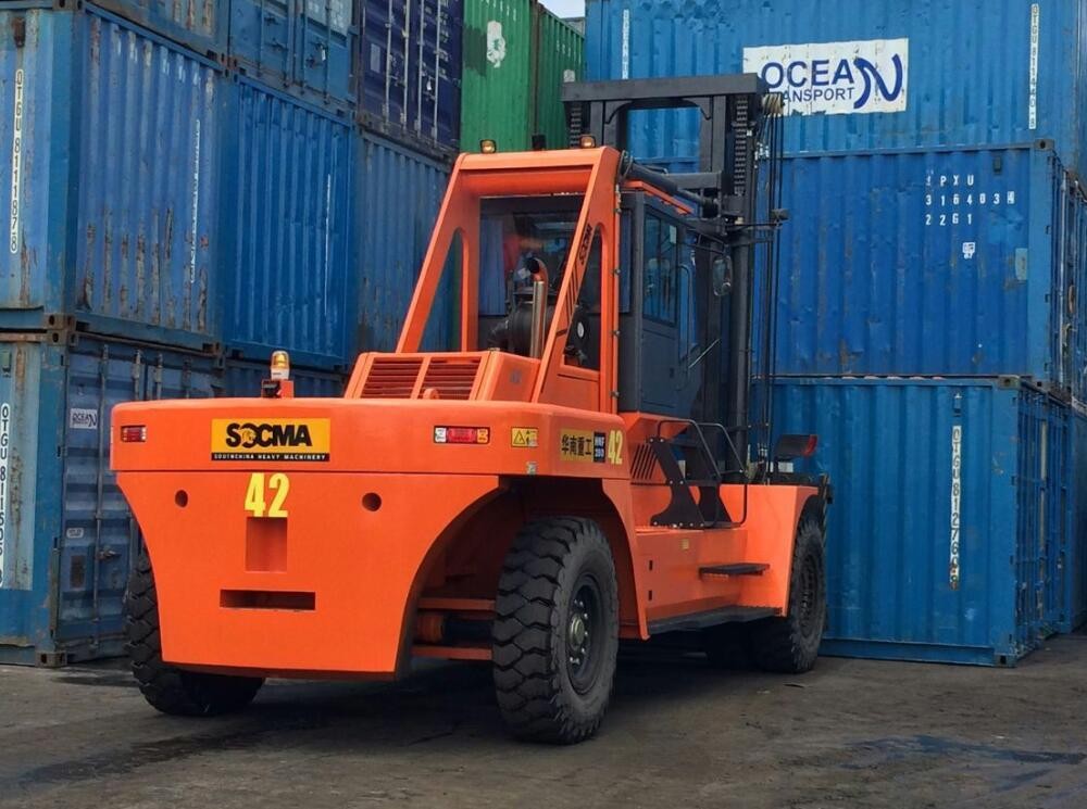 28 ton lift truck for heavy container handling