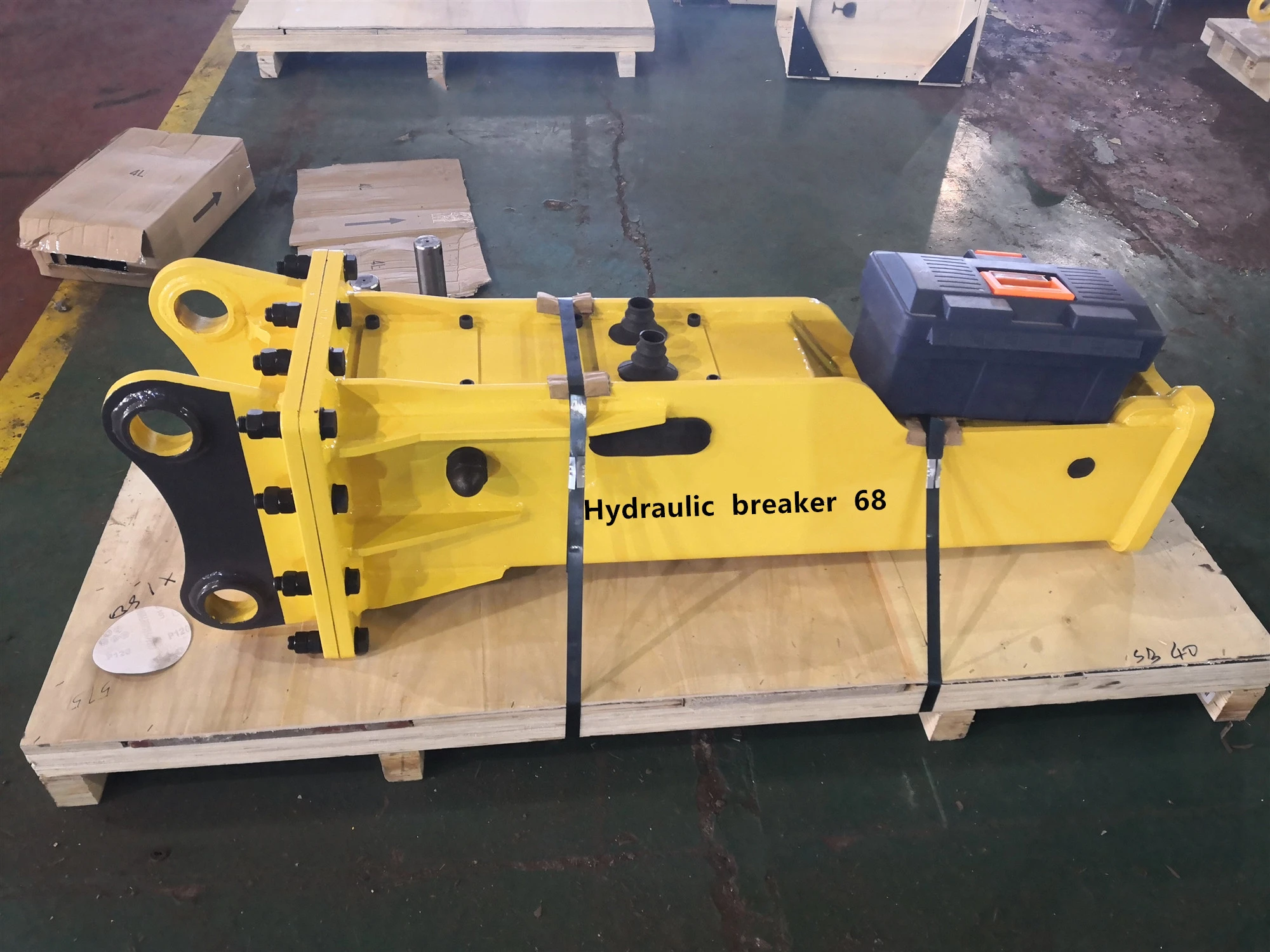 backhoe loader with hydraulic breaker