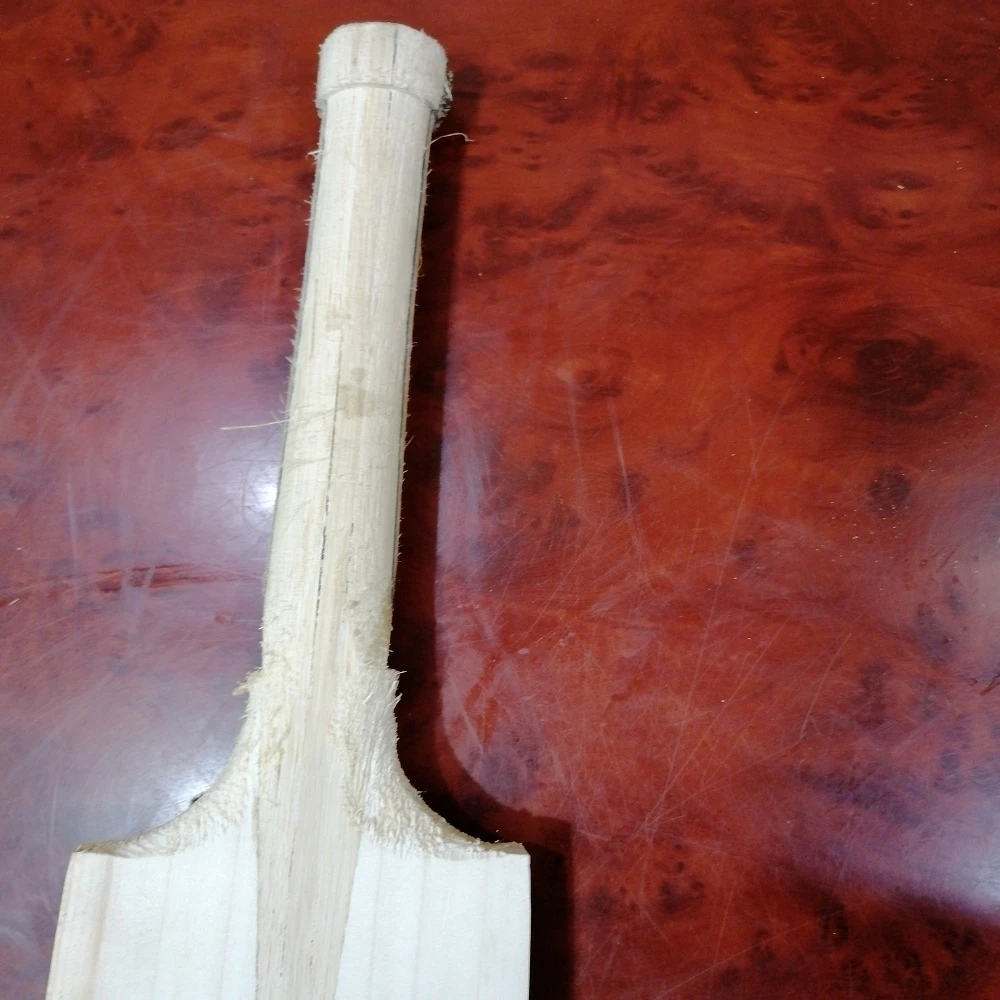 Custom  Made English Willow Cricket Bat With Cover Packing Slightly Double Shade Bat