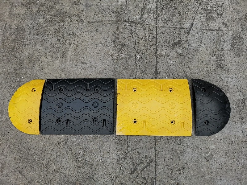 High quality yellow black round Wave pattern safety road marking rubber speed bump