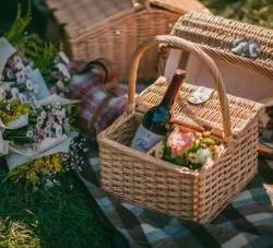 Mini nature wicker wine holder picnic basket with handle
