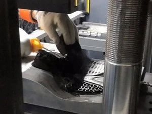 Shoe sole press machine rubber shoe sole injection molding machine