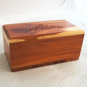 Wholesale Factory Funeral Animal Cremation Box Pet Urna Aromatic Cedar Wood Urn for Dog and Cat Ashes