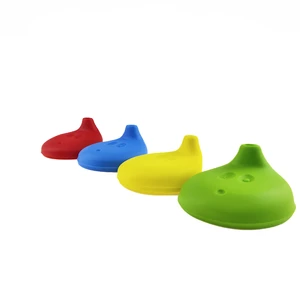 Wholesale new 2020 bpa free stretch universal food grade silicone feeding Lid   Penguin shaped baby silicone sippy cup lid