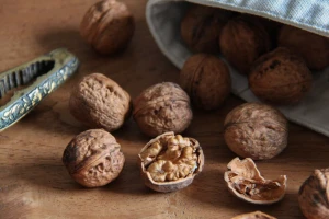 Certified raw walnuts with shell