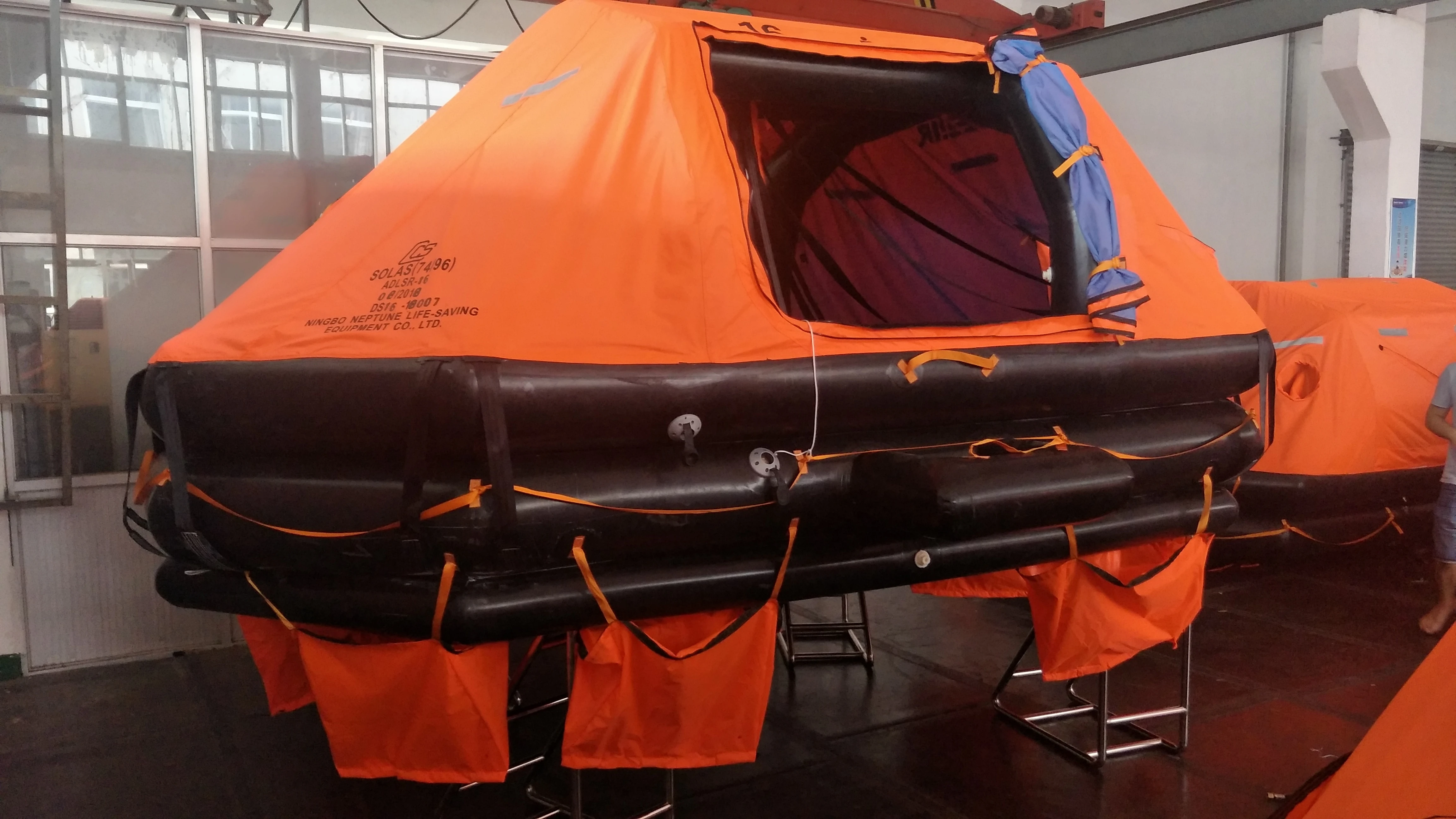 DAVIT LAUNCHED AND SELF RIGHTING LIFERAFT