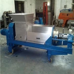 Fruit and vegetable juice extractor screw press dewatering