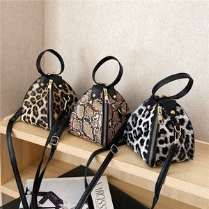 Luxury small Triangle shape Messenger Bags Leopard Print mini bags women pu leather handbags