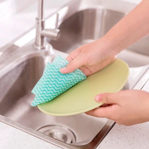 Disposable dishwashing cloth for disposable non-woven wipes cleaning cloths