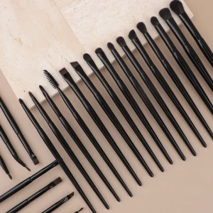 FIYAN Wholesale Custom Logo High Quality Black Luxury Wood Handle Curved Eye Lash Mascara Brushes