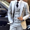 Handsome Light Grey Groom Tuxedos Peaked Lapel Men Suits 3 pieces Wedding Best Man Bridegroom Groomsmen Costume Homme mariage